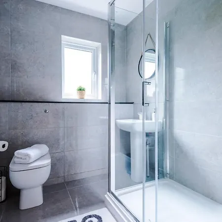 Greenstay Formby Village: Cozy 2-Bedroom with Free Parking Exterior photo