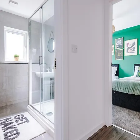 Greenstay Formby Village: Cozy 2-Bedroom with Free Parking Exterior photo