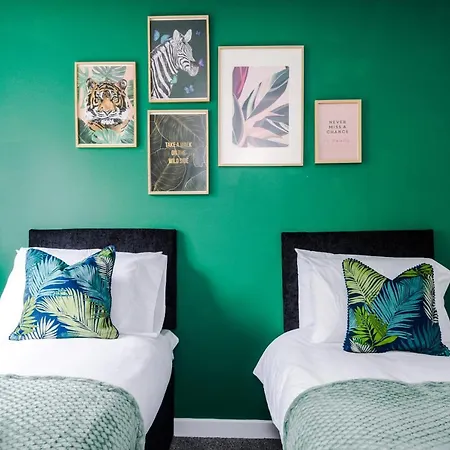 Greenstay Formby Village: Cozy 2-Bedroom with Free Parking Exterior photo