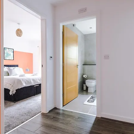 Greenstay Formby Village: Cozy 2-Bedroom with Free Parking Exterior photo