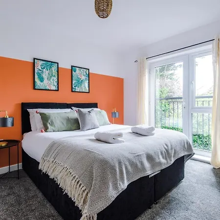 Greenstay Formby Village: Cozy 2-Bedroom with Free Parking Exterior photo