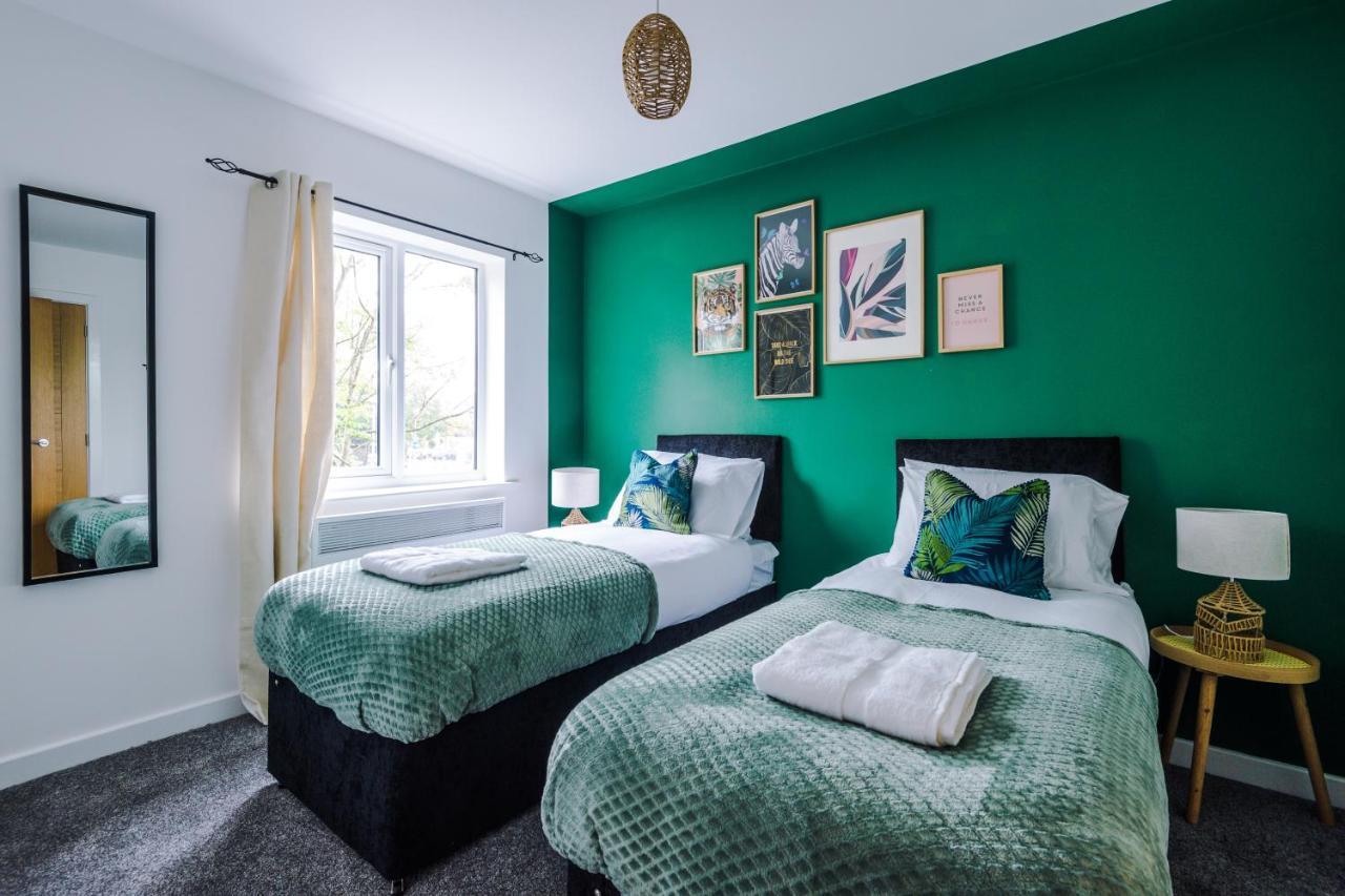 Greenstay Village: Cozy 2-bedroom With Free Parking *