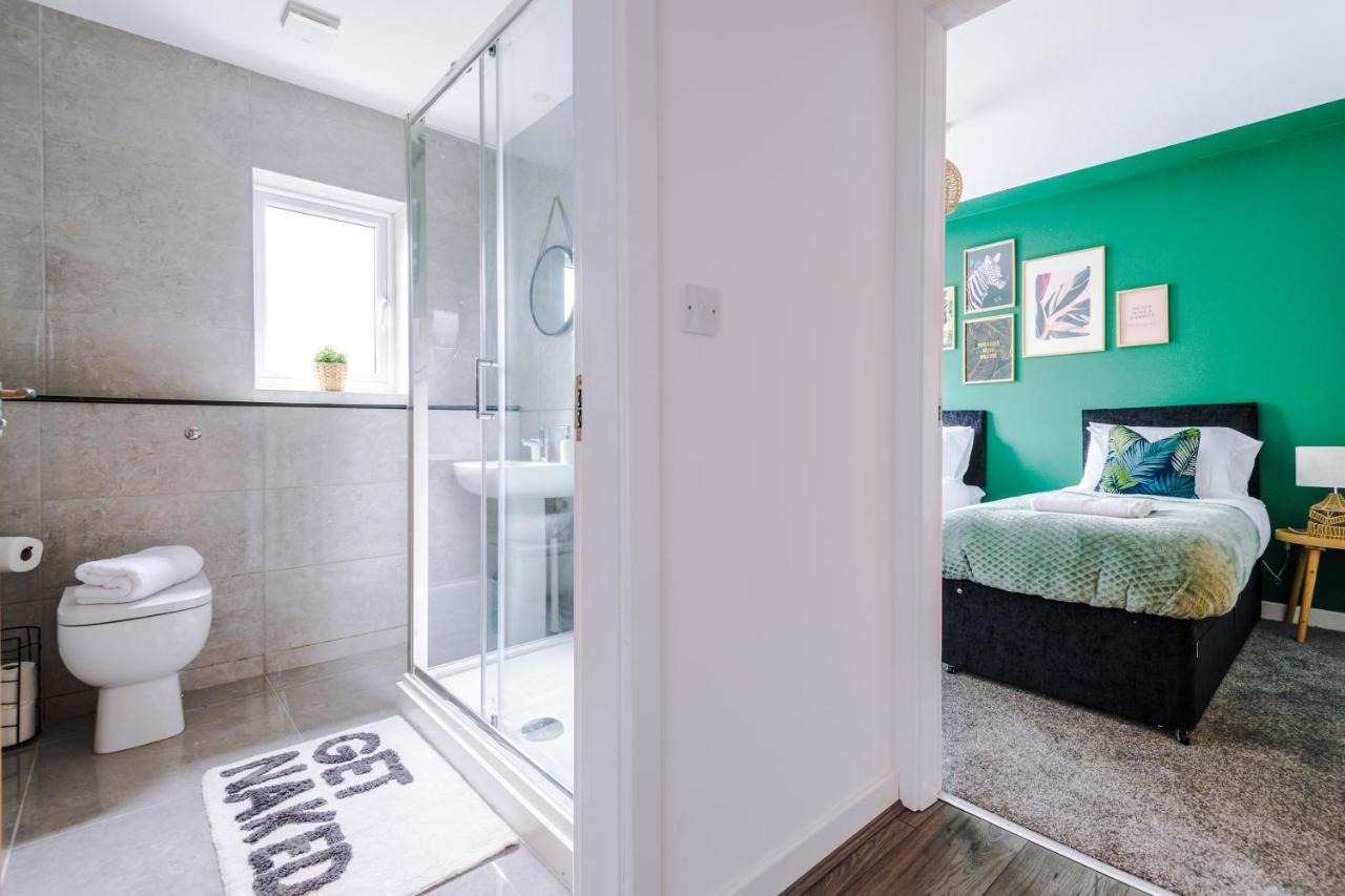 Greenstay Village: Cozy 2-bedroom With Free Parking *