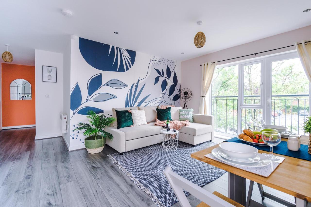 Greenstay Village: Cozy 2-bedroom With Free Parking Apartment Formby