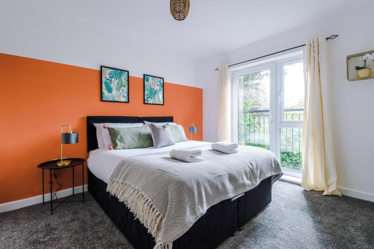 Greenstay Village: Cozy 2-bedroom With Free Parking Apartment *
