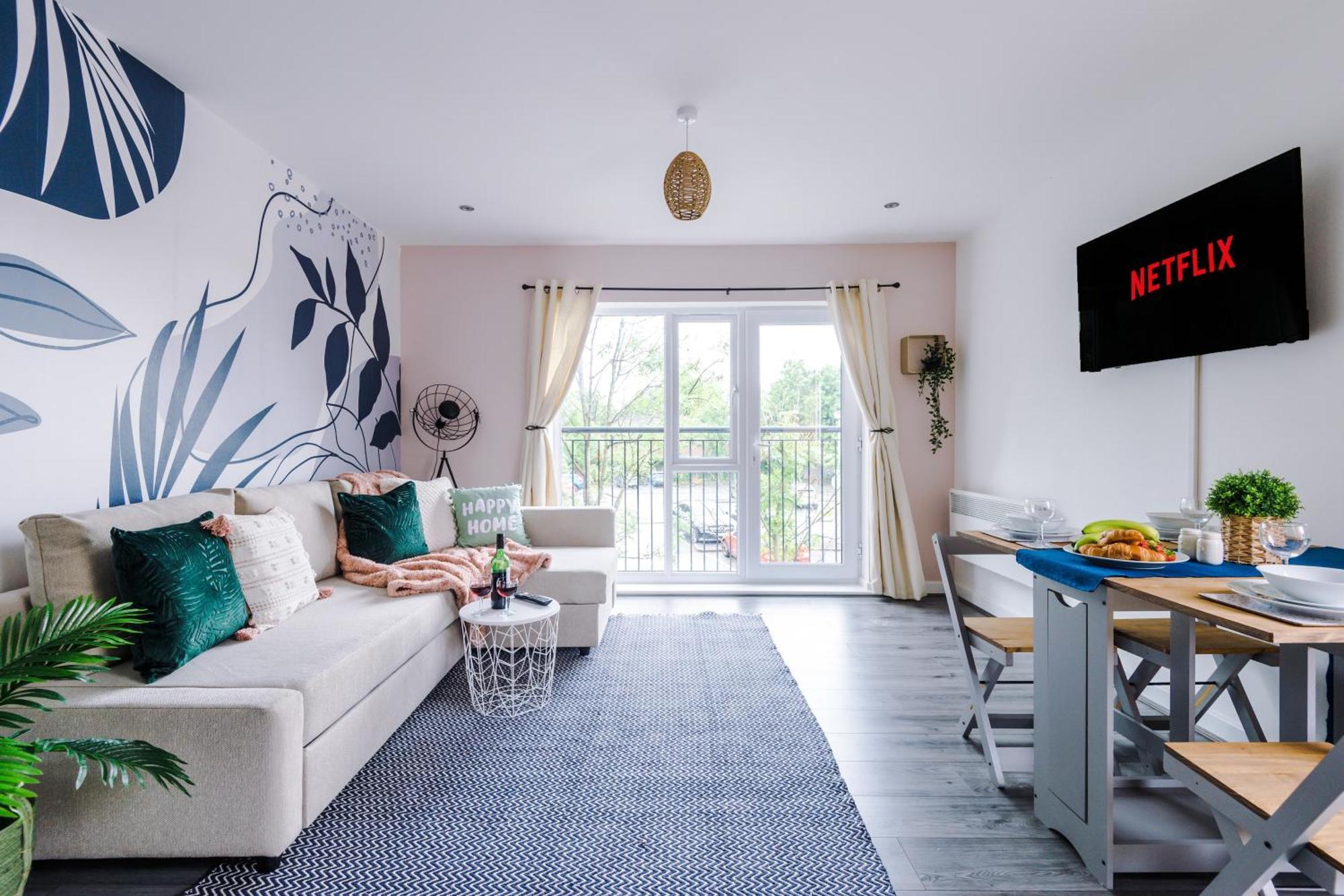 Greenstay Village: Cozy 2-bedroom With Free Parking